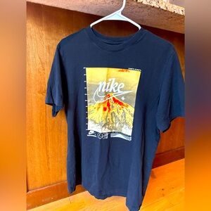 Men’s Nike T-shirt, size medium.